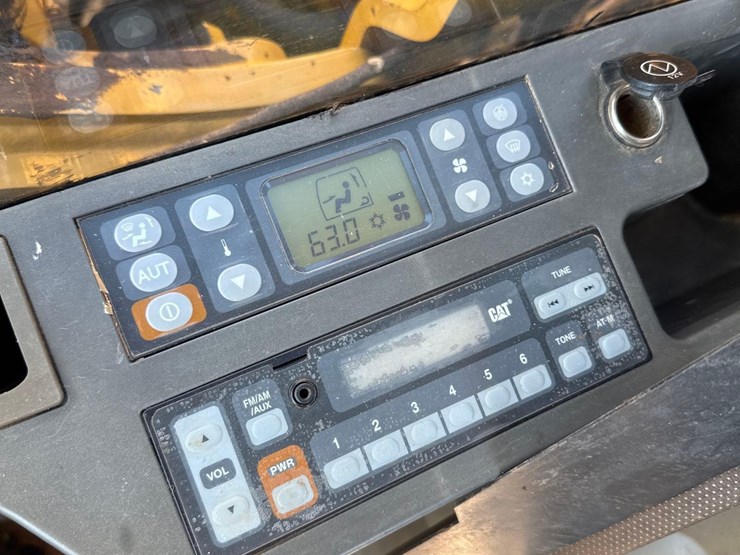 2013-caterpillar-320el-image-34