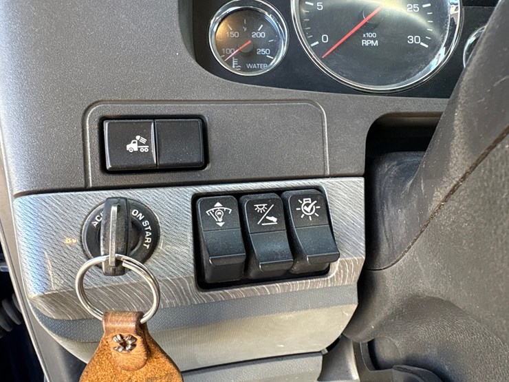 2018-kenworth-t680-image-71