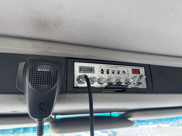 2016-kenworth-t880-image-32