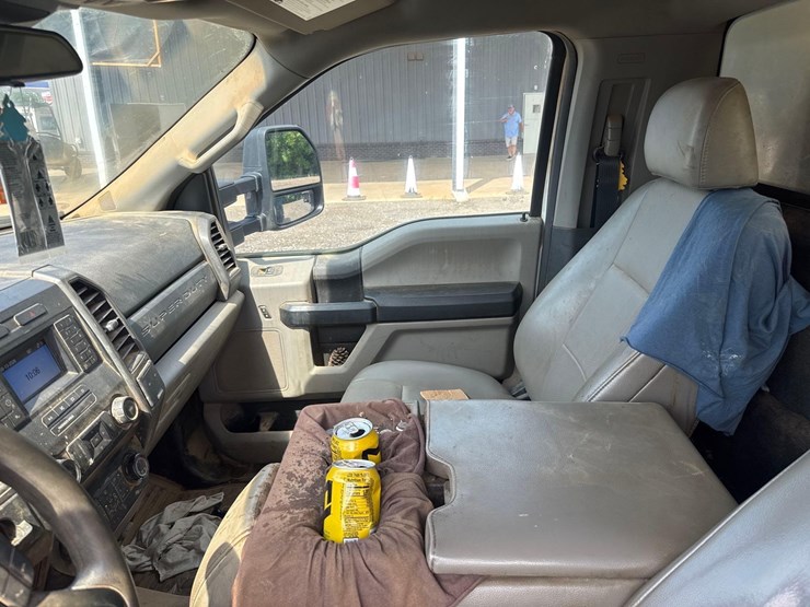 2020-ford-f350-xl-image-25