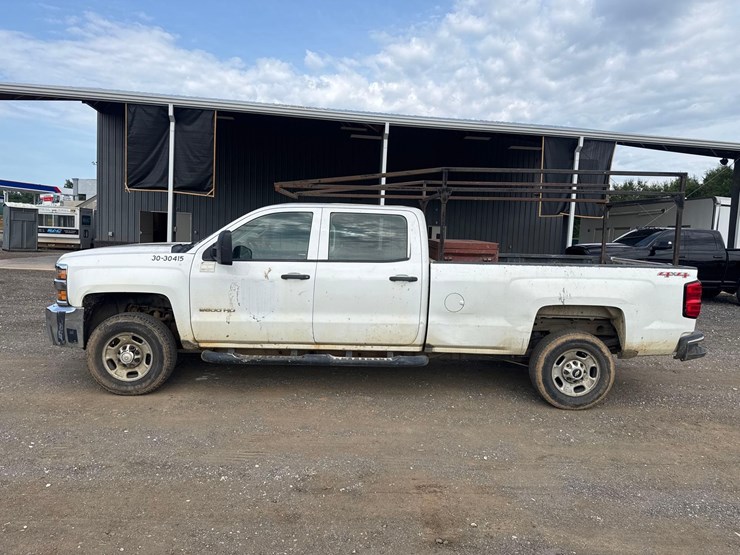 2015-chevrolet-silverado-2500-image-2