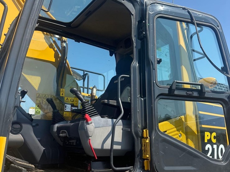 2021-komatsu-pc210-lc-11e0-image-31