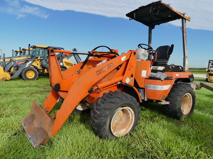 2006-kubota-r520-image-1