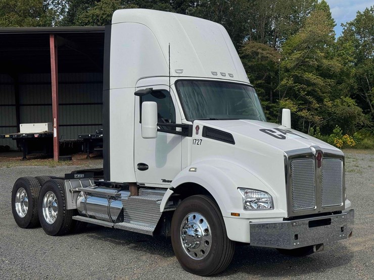2016-kenworth-t880-image-7