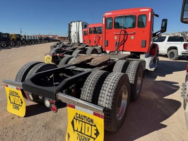 2019-peterbilt-579-image-3