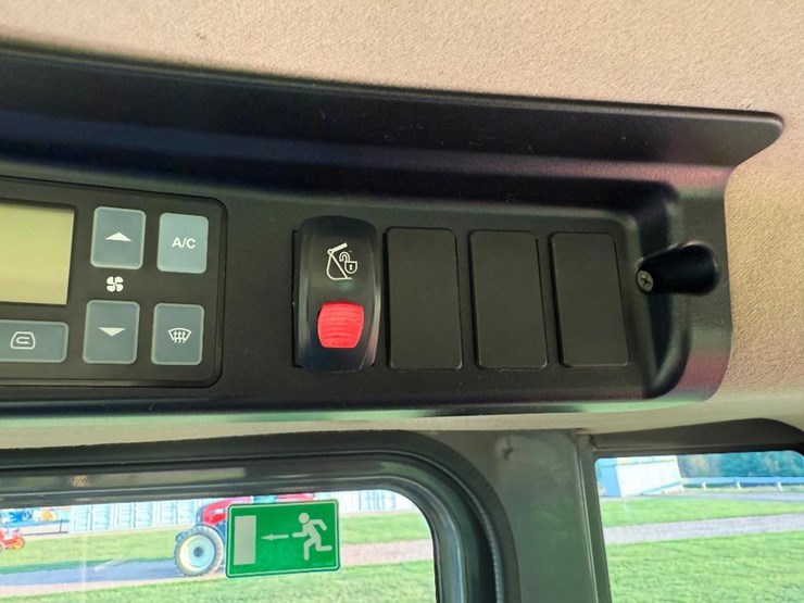 2017-doosan-dl250-5-image-55