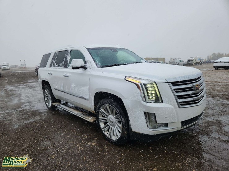 2016-cadillac-escalade-image-2