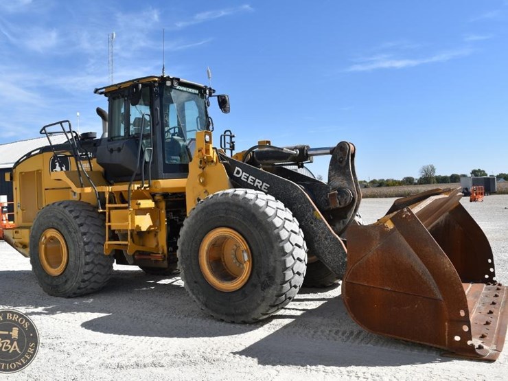 2021-deere-744l-image-9