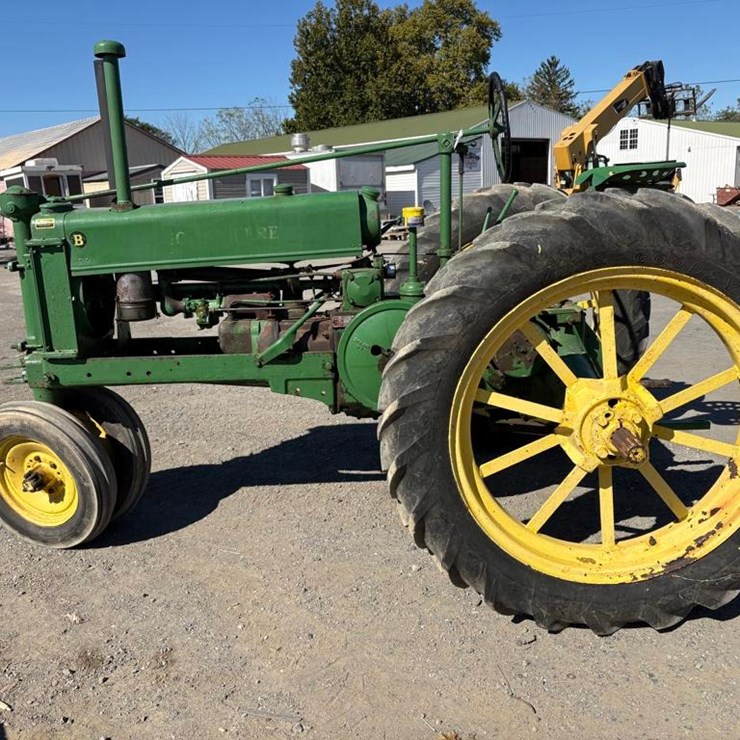JOHN DEERE B