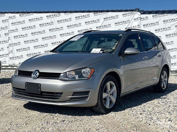 2015-volkswagen-golf-sportwagen-hatchback-image-1