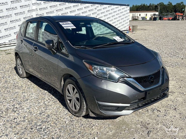 2017-nissan-versa-note-hatchback-image-2