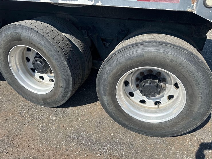 2016-kenworth-t800-image-16