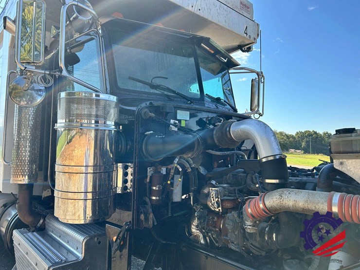 2016-peterbilt-367-image-42