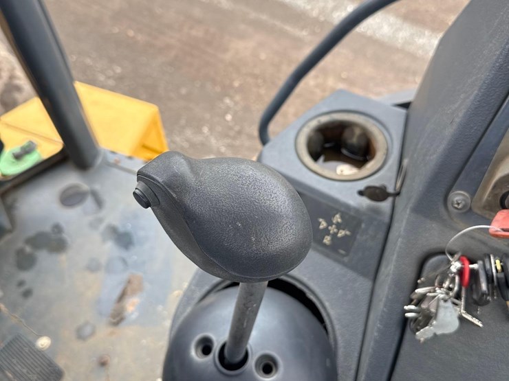 2016-deere-310l-image-26