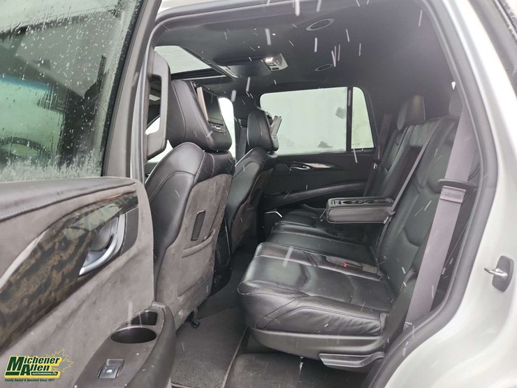 2016-cadillac-escalade-image-20