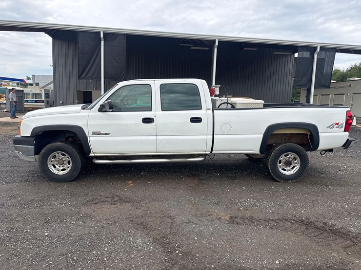 2003-chevrolet-2500hd-image-2
