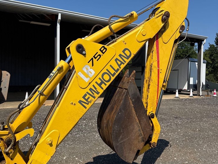new-holland-lb75b-image-12