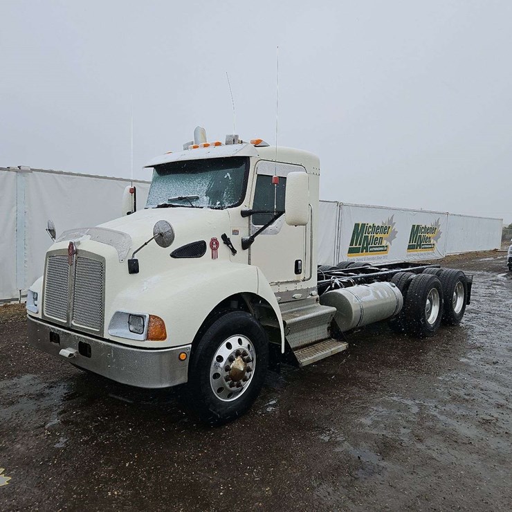 2008 KENWORTH T300