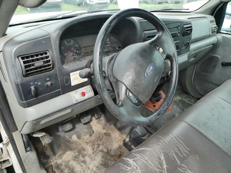 2005-ford-f550-xl-image-11