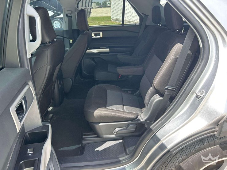 2022-ford-explorer-image-18