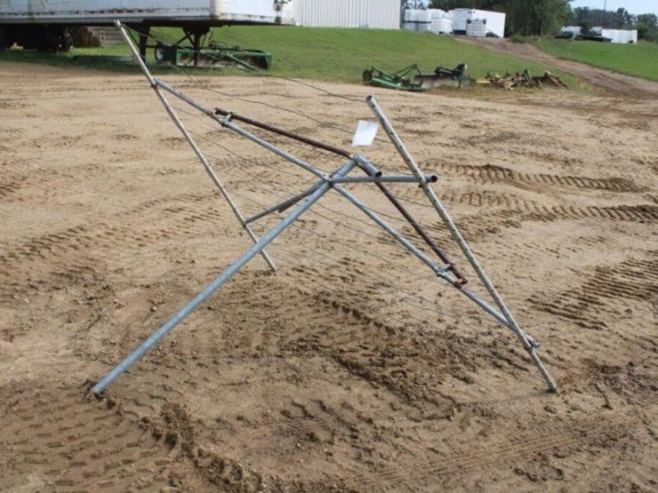 metal-clothes-hanger-image-1