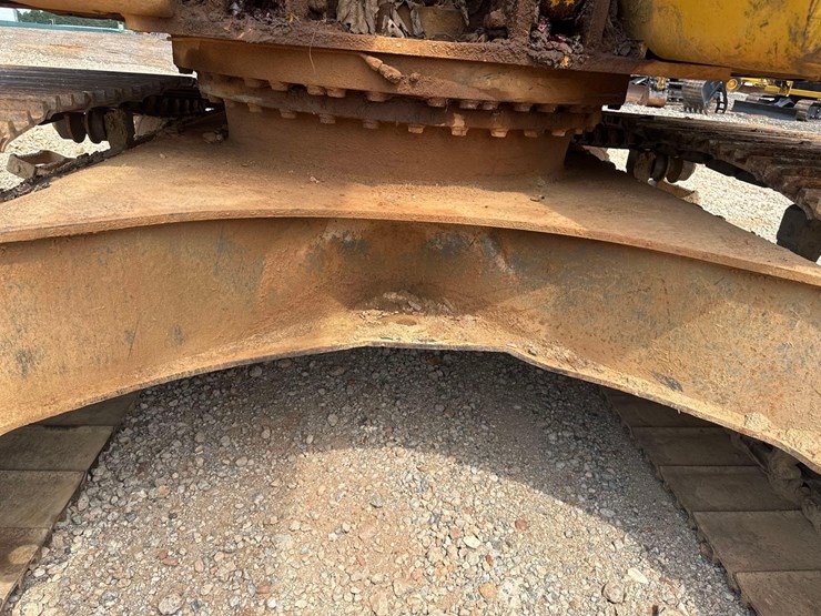 2013-komatsu-pc210-lc-10-image-13