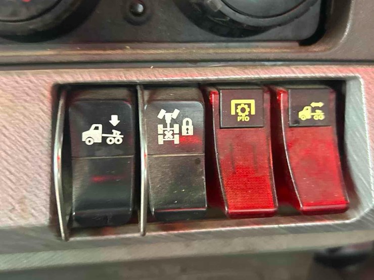 2018-kenworth-t880-image-55
