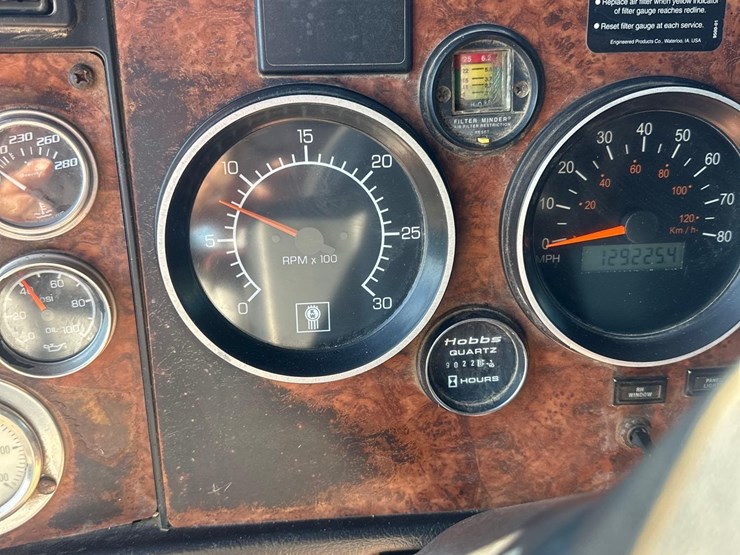 2004-kenworth-w900-image-37