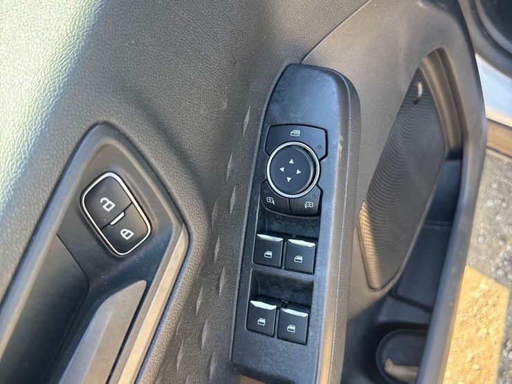 2020-ford-escape-image-13