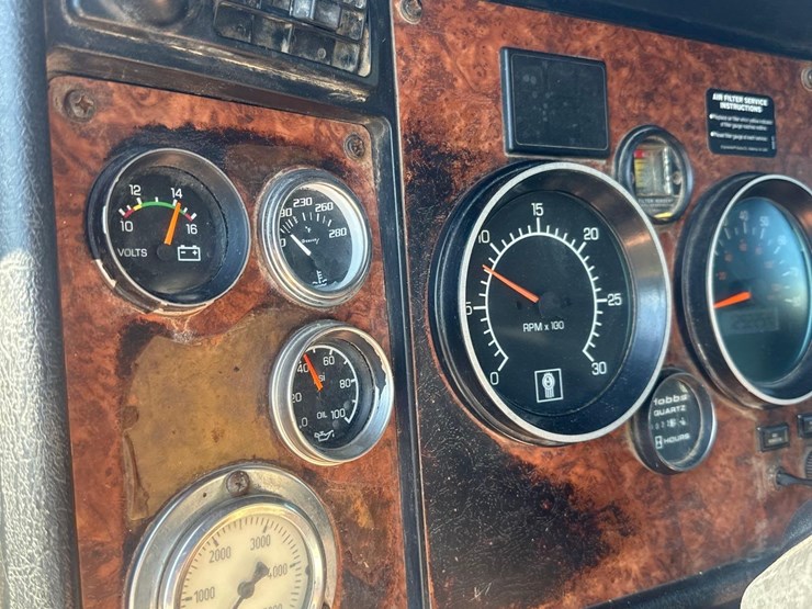 2004-kenworth-w900-image-38