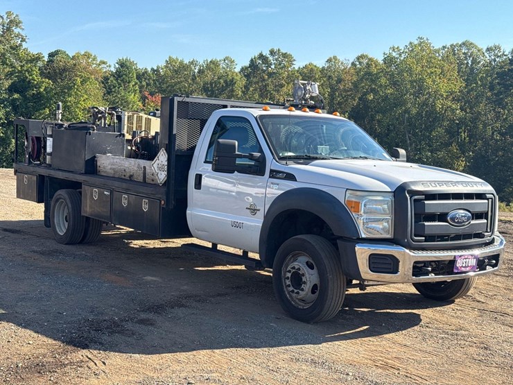 2013-ford-f550-image-9