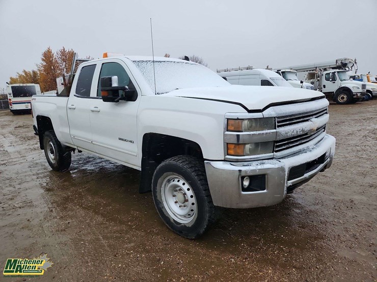 2015-chevrolet-silverado-2500hd-image-3