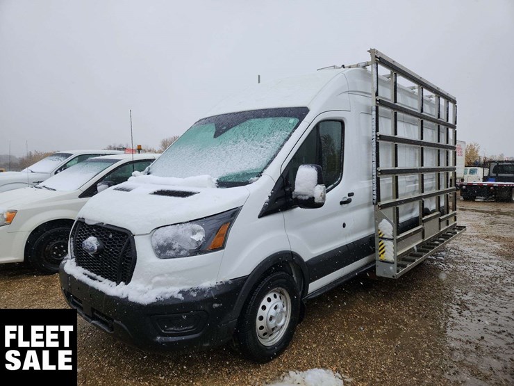 2022-ford-transit-image-1