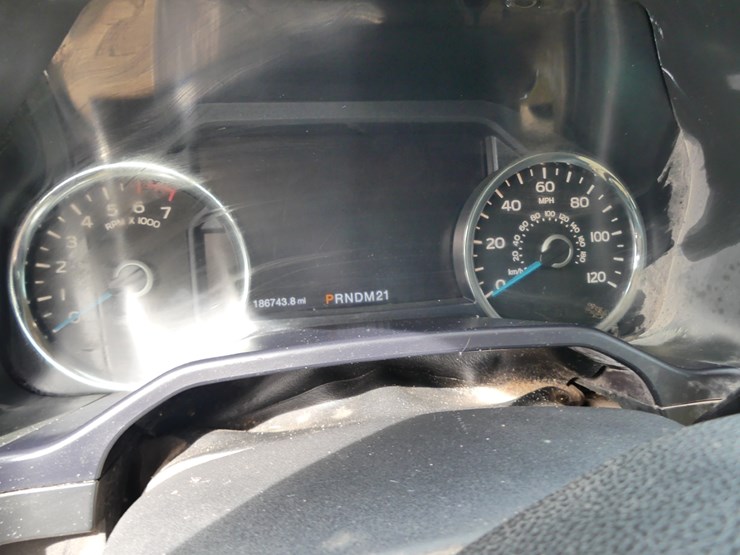 2015-ford-f150-lariat-image-15