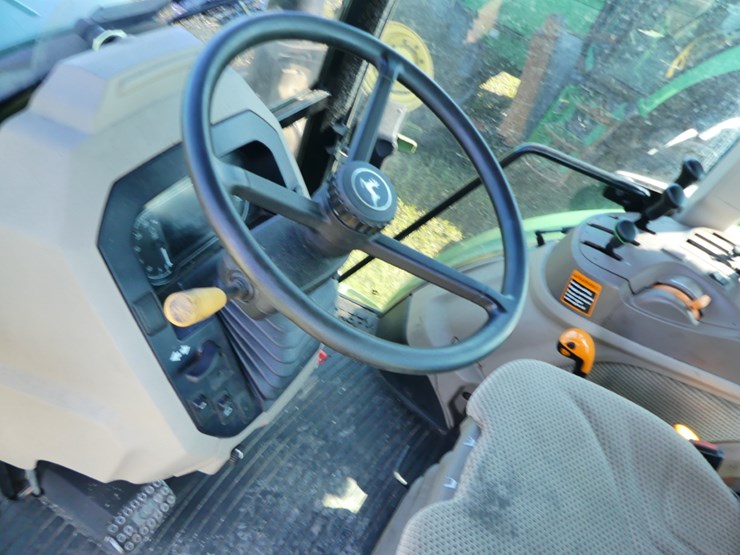 john-deere-6135e-image-15