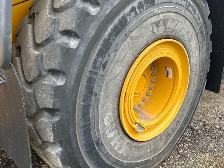 2024-deere-844-p-tier-image-9