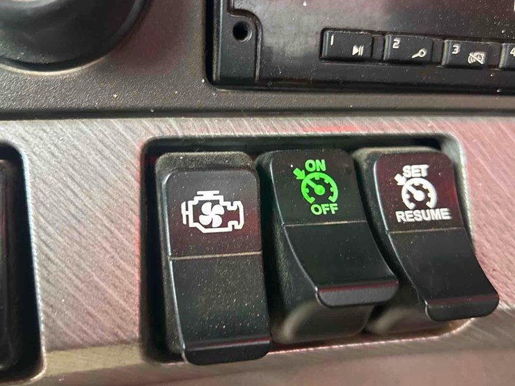 2018-kenworth-t880-image-60