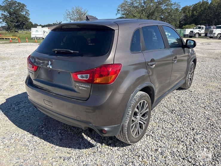 2017-mitsubishi-outlander-image-3