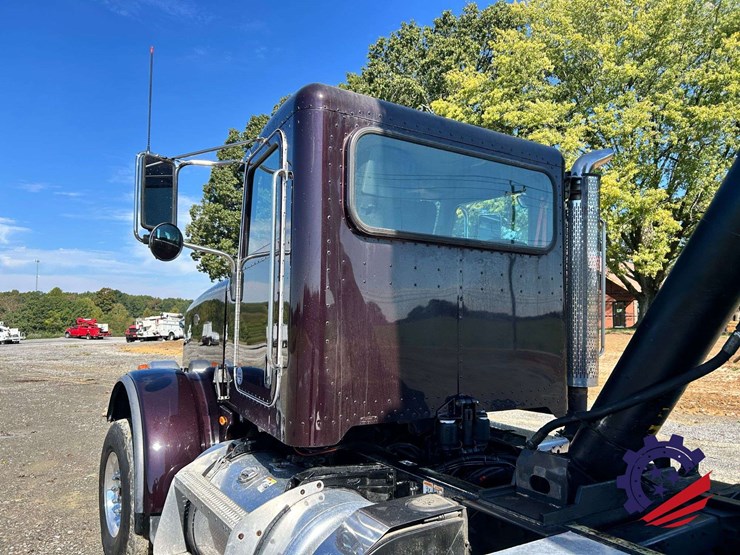 2016-peterbilt-367-image-97