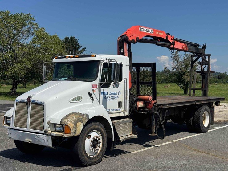 2001-kenworth-t300-image-1
