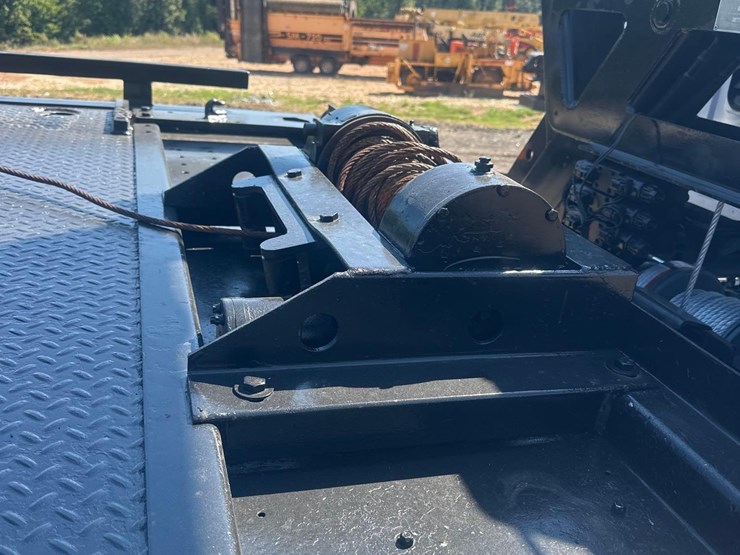 2022-ford-f750-image-21