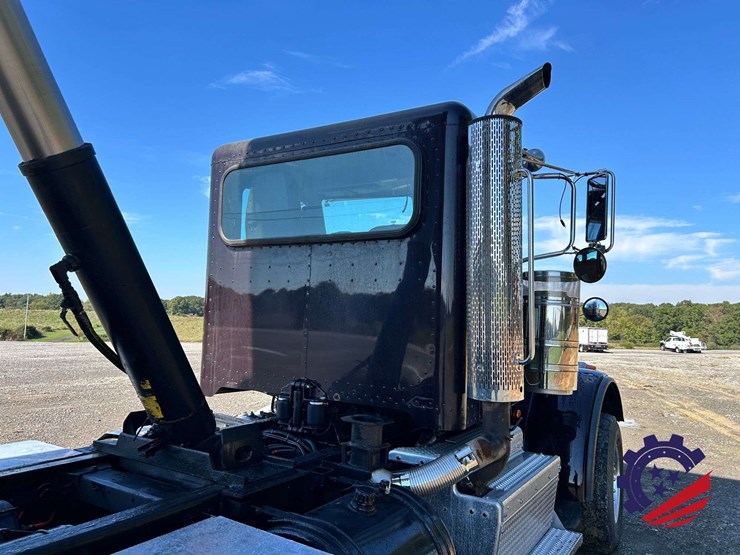 2016-peterbilt-367-image-88