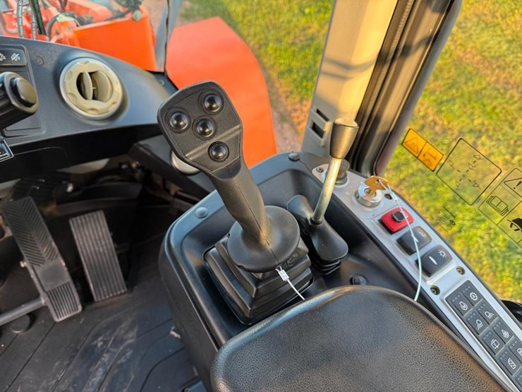 2017-doosan-dl250-5-image-46