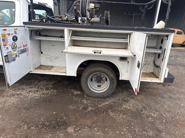 2020-ford-f350-xl-image-11