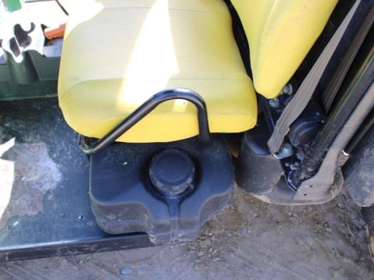 john-deere-gator-image-12