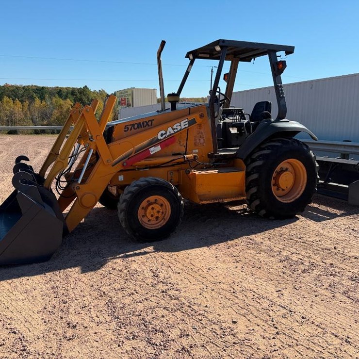 CASE 570M XT