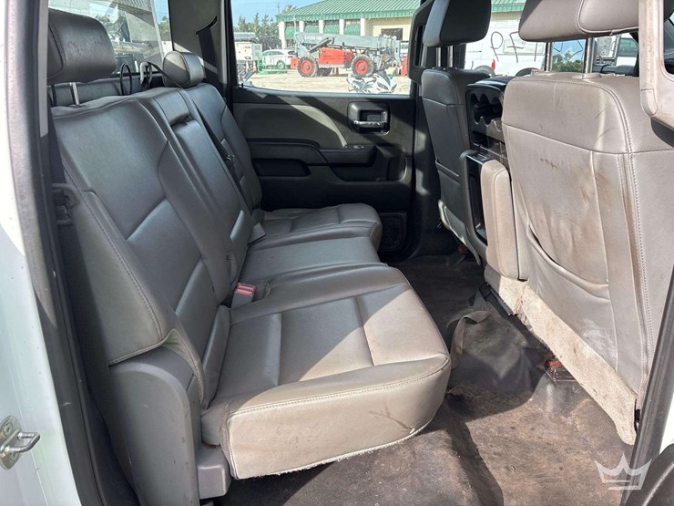 2018-chevrolet-silverado-3500-image-21