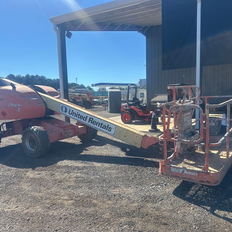 2013 JLG 400S