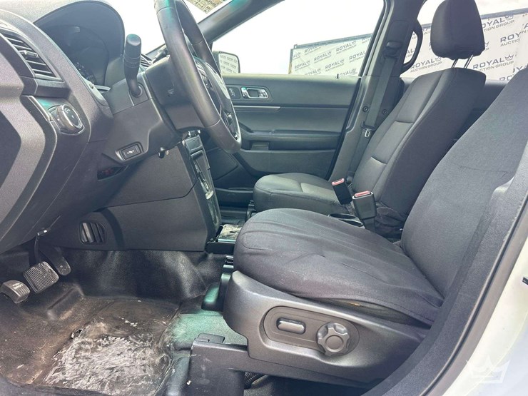 2016-ford-explorer-image-12