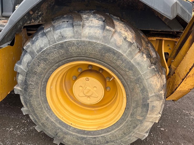 2016-deere-310l-image-19